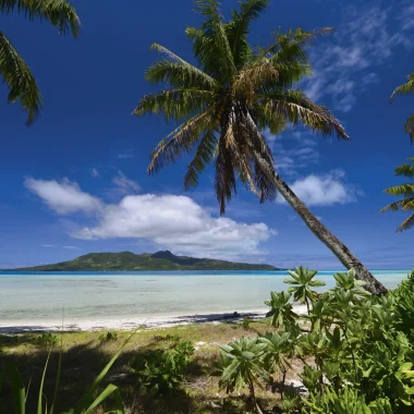 Vue du Tubuai depuis un de ses motu © Philippe Bacchet
